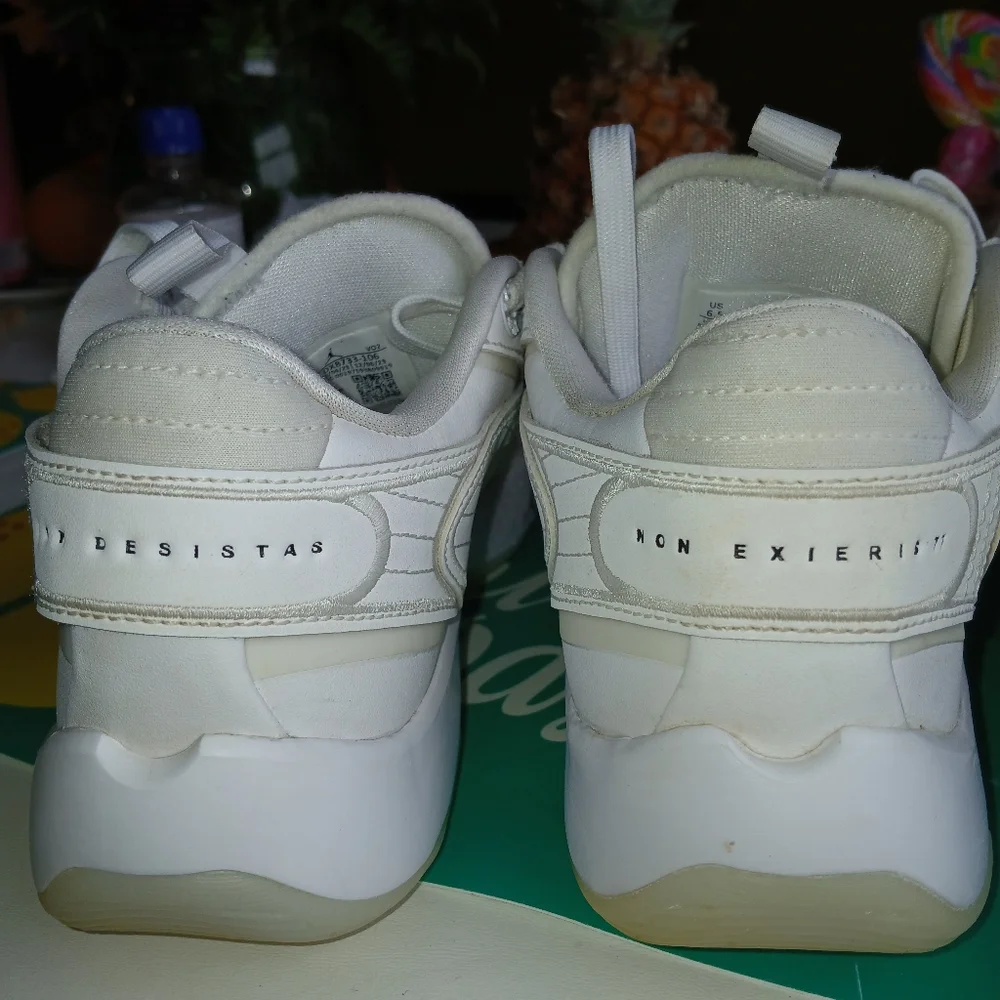 Shoes - Picture 6 of 8